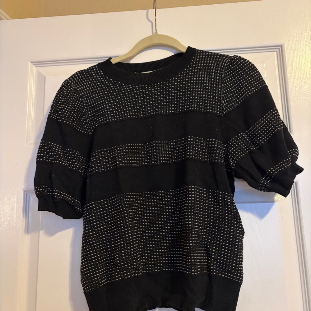 Amour Vert Black and White Patterned Short Sleeve Top
